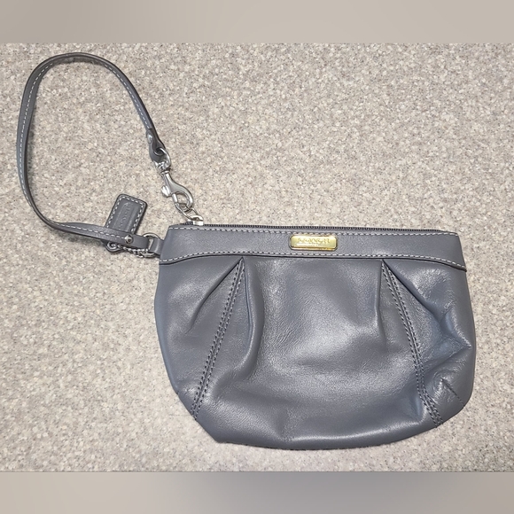 Womens Coach Simone Wristlet - Picture 1 of 5